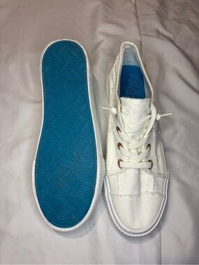 White Canvas Women Lace-Up Sneakers with Blue Sole